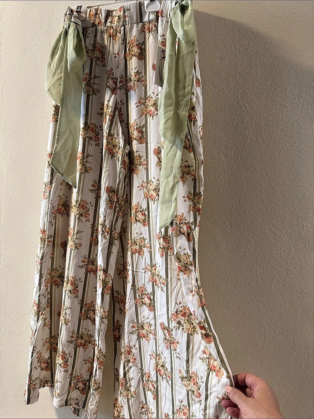 Lilac Sunset Floral Wide Leg Pants in White & Green NWT-Med